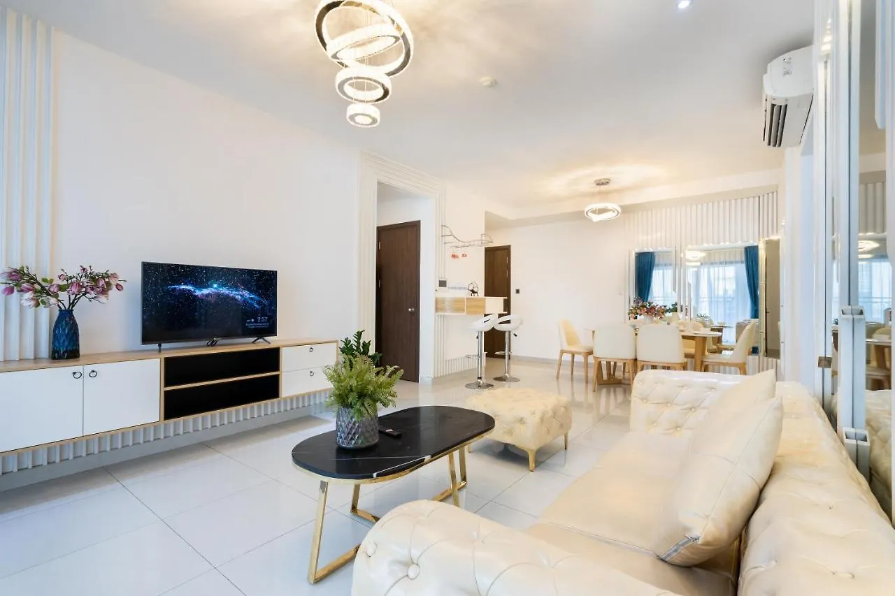 Saigon Royal Apartment 3 Bedrooms 4 Beds For 30 Nights Stay Above Ho Chi Minh City