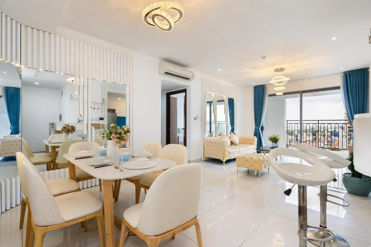Saigon Royal Apartment 3 Bedrooms 4 Beds For 30 Nights Stay Above Ho Chi Minh City