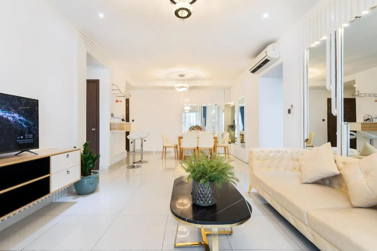 Saigon Royal Apartment 3 Bedrooms 4 Beds For 30 Nights Stay Above Ho Chi Minh City