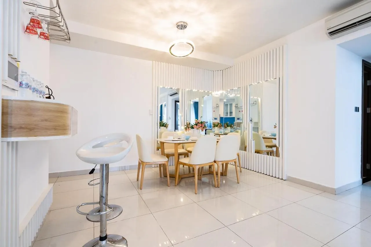 Saigon Royal Apartment 3 Bedrooms 4 Beds For 30 Nights Stay Above Ho Chi Minh City
