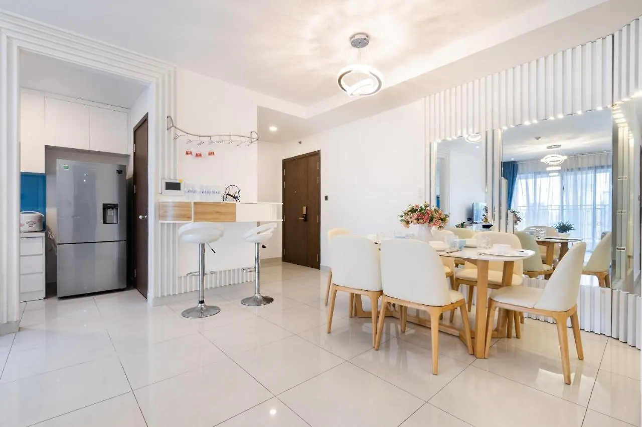 Saigon Royal Apartment 3 Bedrooms 4 Beds For 30 Nights Stay Above Ho Chi Minh City