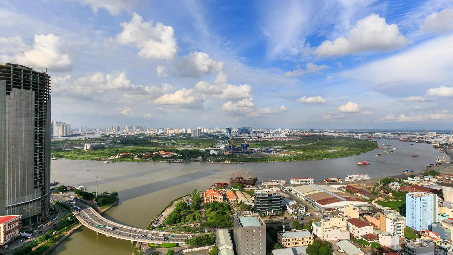 Saigon Royal Apartment 3 Bedrooms 4 Beds For 30 Nights Stay Above Ho Chi Minh City