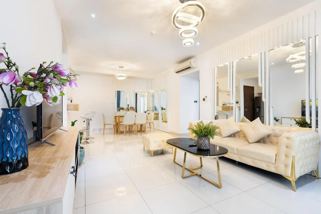 Saigon Royal Apartment 3 Bedrooms 4 Beds For 30 Nights Stay Above Ho Chi Minh City